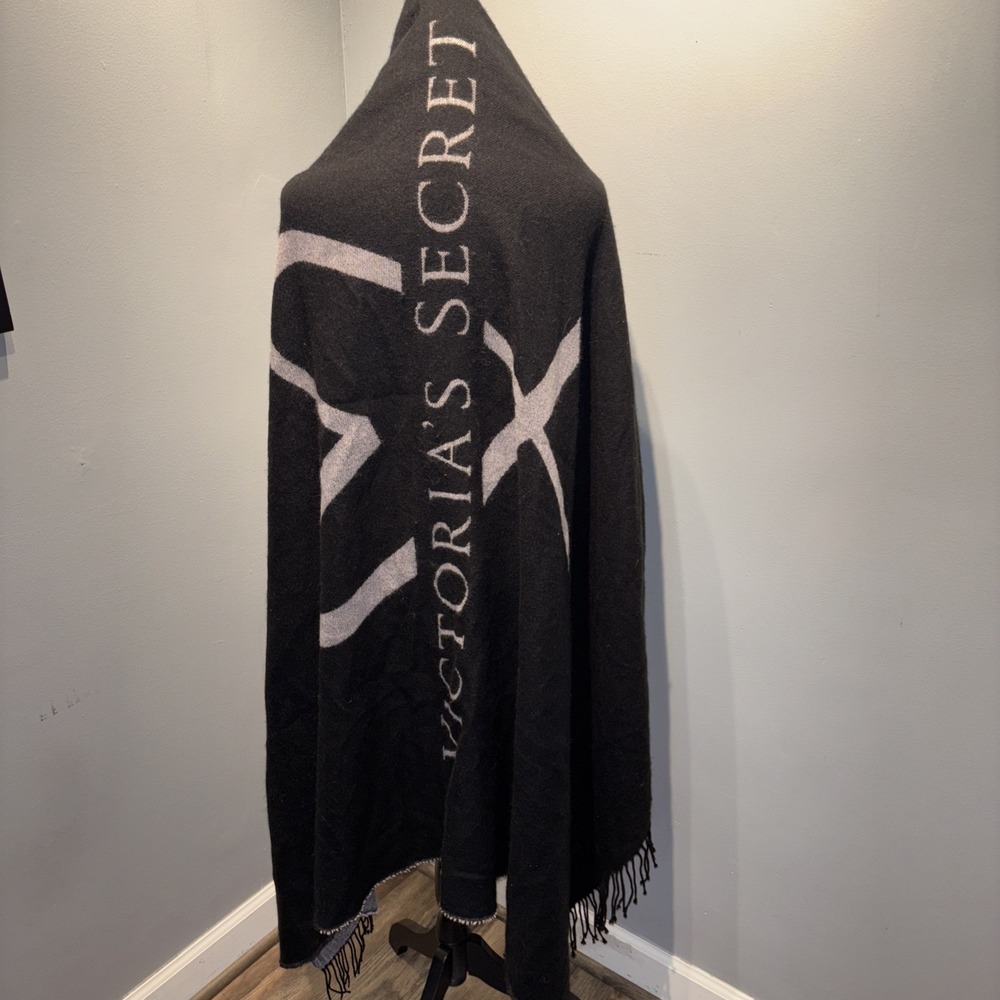 Victoria's‎ Secret Pink Heart Black Throw /Shaw COZY Blanket Fringe 51 X 61 Pink